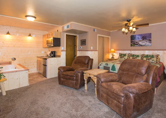 Upper Canyon Inn & Cabins