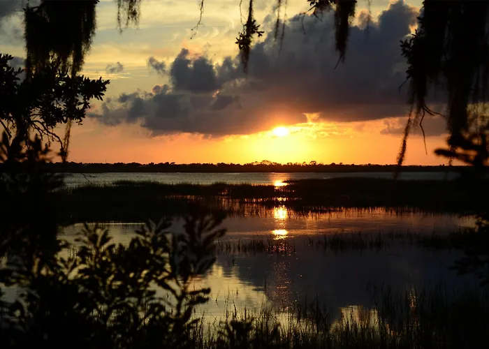 Days Inn & Suites By Wyndham Jekyll Island