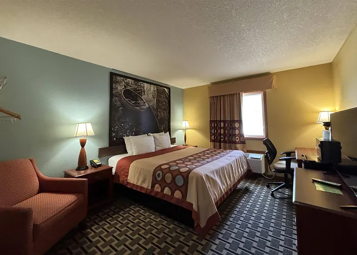 Super 8 By Wyndham Staunton