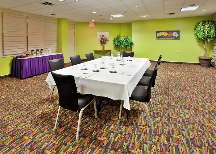 Holiday Inn At The Campus By Ihg