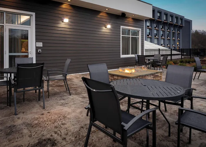 Fairfield Inn & Suites Springfield Enfield