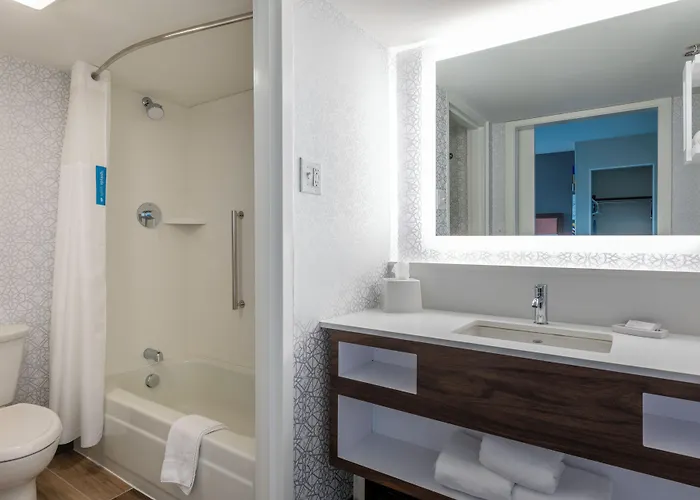 Hampton Inn Manchester Downtown