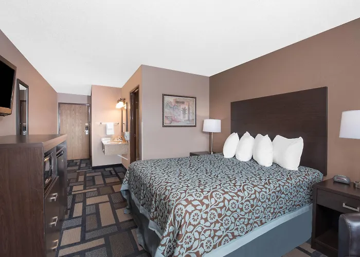 Days Inn By Wyndham Watertown