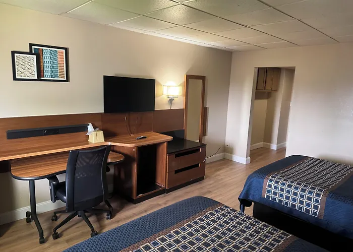 Economy Inn North Randall