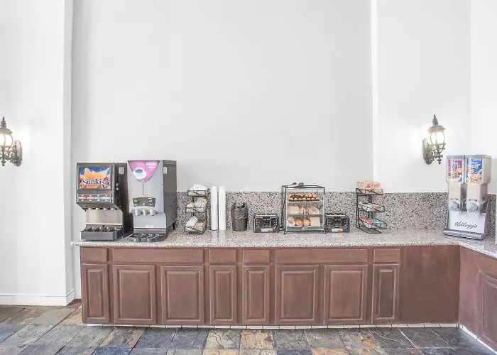 Ramada By Wyndham Barstow