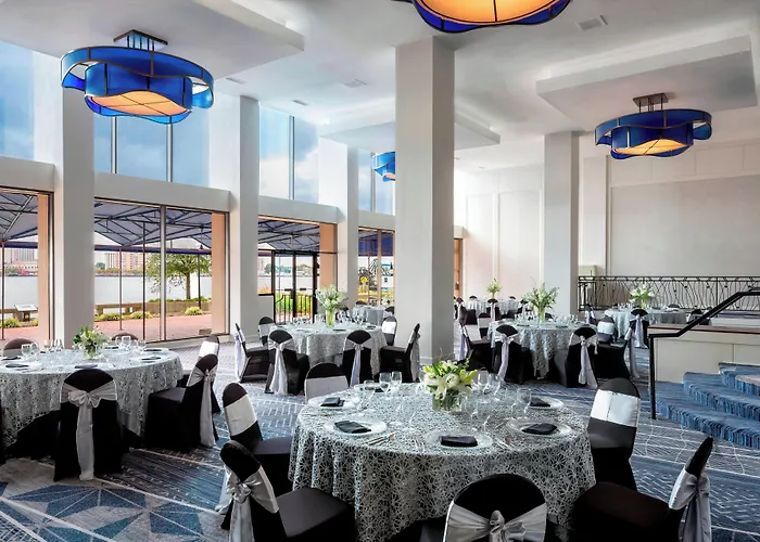 Sheraton Norfolk Waterside Hotel