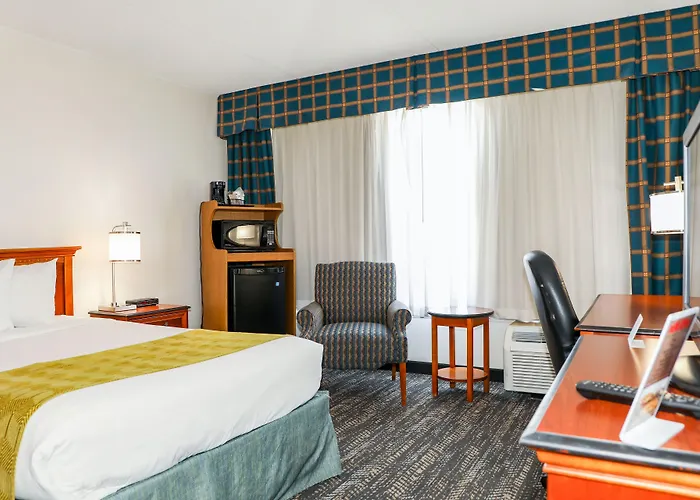 Ramada By Wyndham Cumberland Downtown