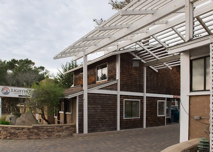 Lighthouse Lodge & Cottages