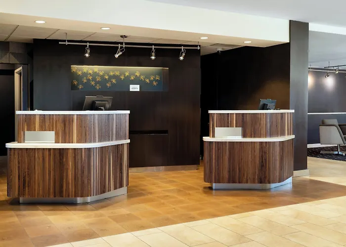 Courtyard By Marriott Bakersfield