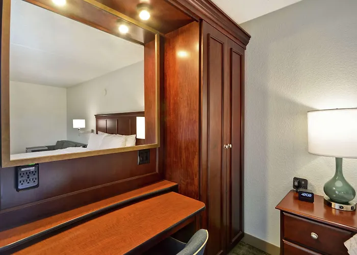 Hampton Inn Detroit Madison Heights South Troy