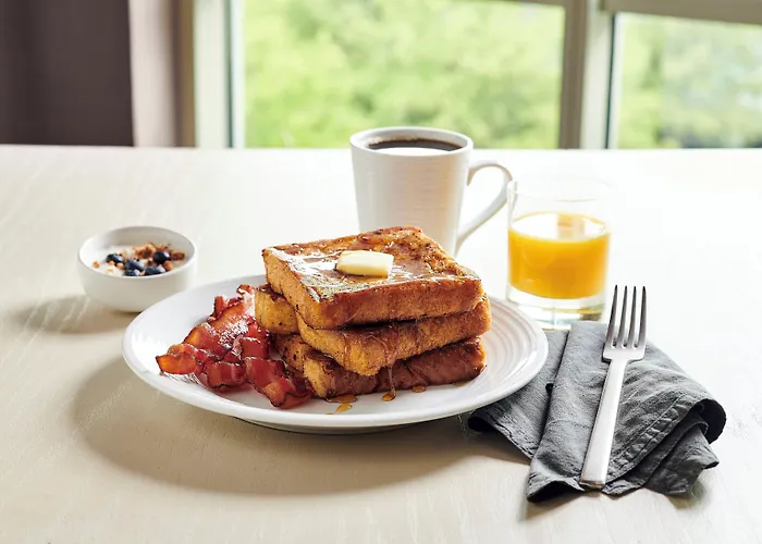 Holiday Inn & Suites Warren By Ihg