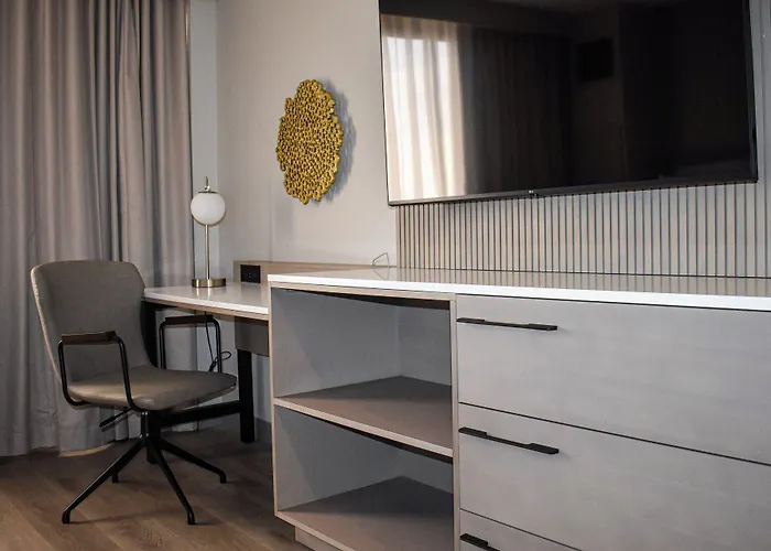 Doubletree By Hilton Chicago - Oak Brook