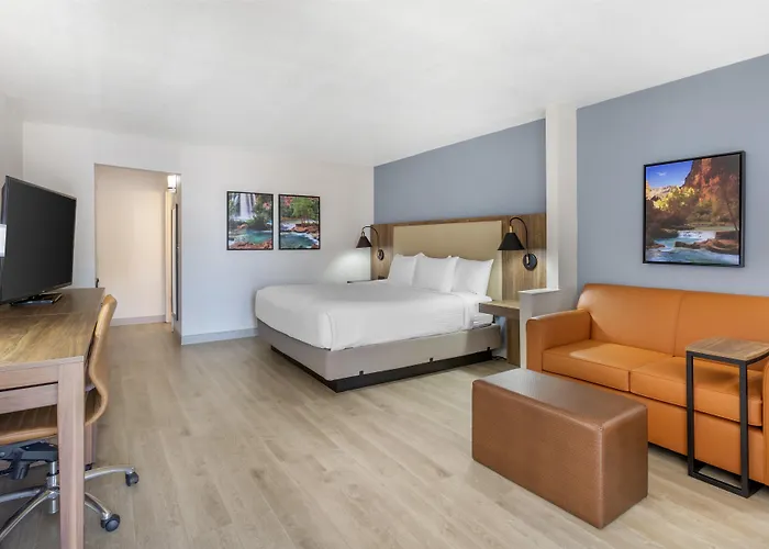 Best Western Plus A Wayfarer'S Inn & Suites