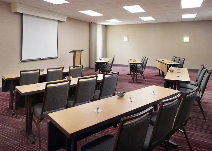 Courtyard By Marriott Fayetteville