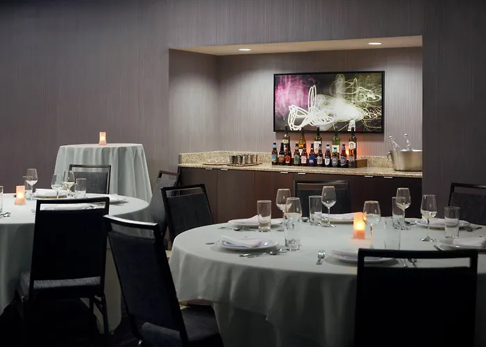 Courtyard By Marriott Fayetteville