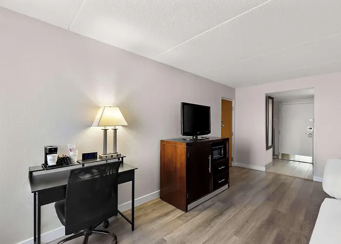Best Western Luxbury Inn Fort Wayne