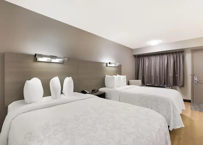 Red Roof Inn Plus+ Chicago - Naperville