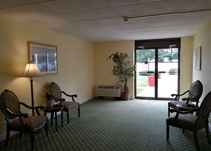Mystic River Hotel & Suites