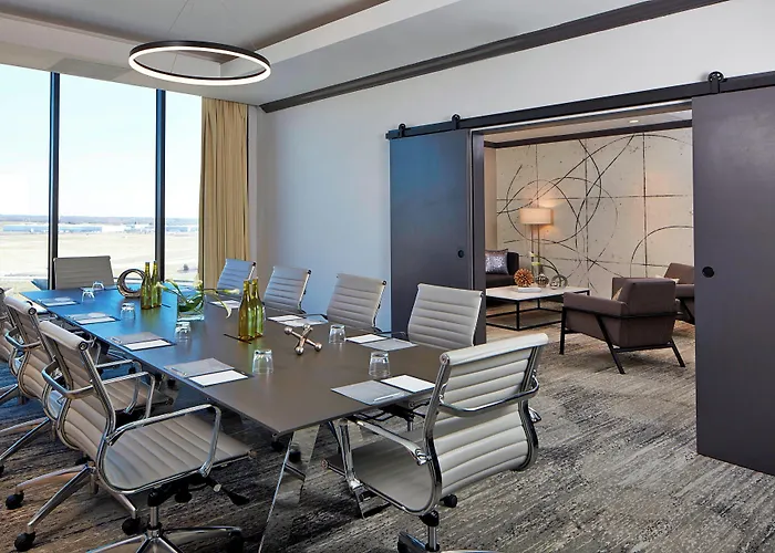 Renaissance St. Louis Airport Hotel