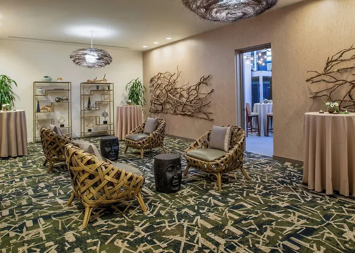 Hotel Paradox, Autograph Collection