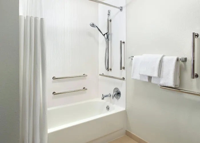 Courtyard By Marriott Greensboro
