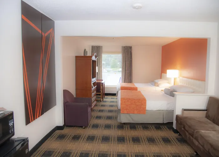 Howard Johnson By Wyndham Allentown/Dorney Hotel & Suites
