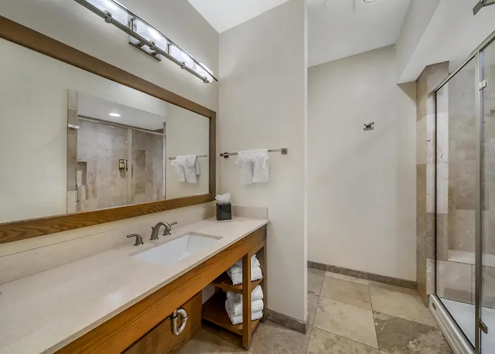 Best Western Plus Northwoods Inn