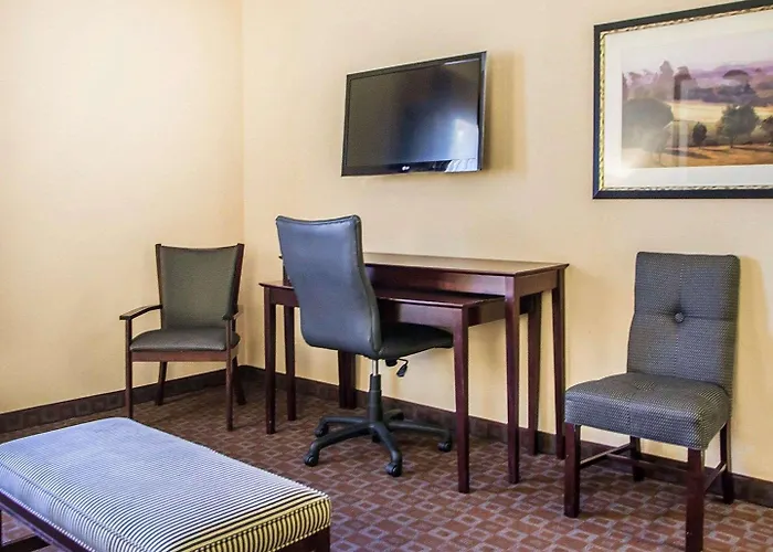 Quality Inn & Suites Peoria North