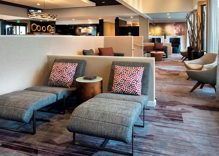 Courtyard By Marriott Chicago Naperville