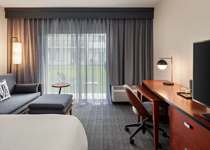 Courtyard By Marriott Chicago Waukegan / Gurnee