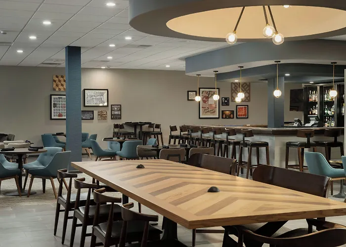 Four Points By Sheraton Milwaukee North Shore