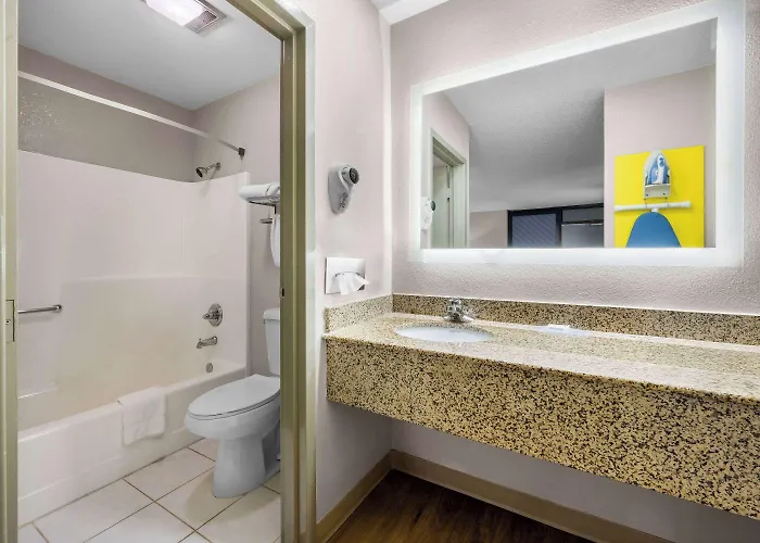 Days Inn By Wyndham Raleigh Midtown