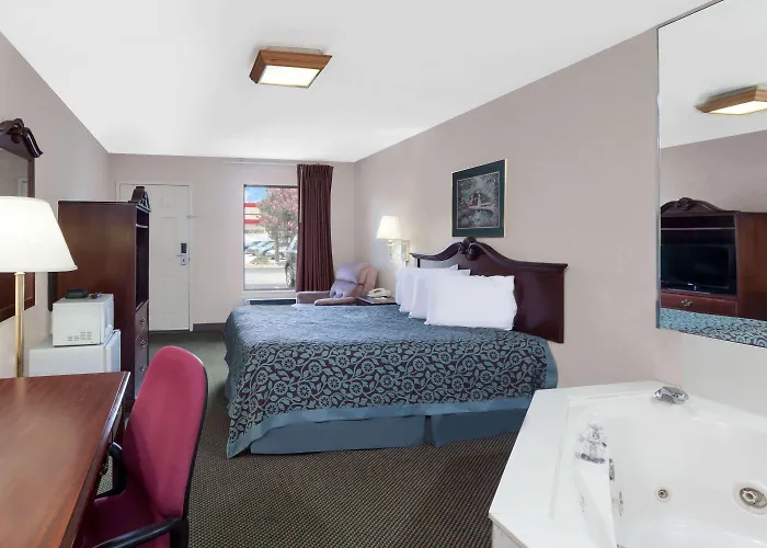 Days Inn By Wyndham Morristown