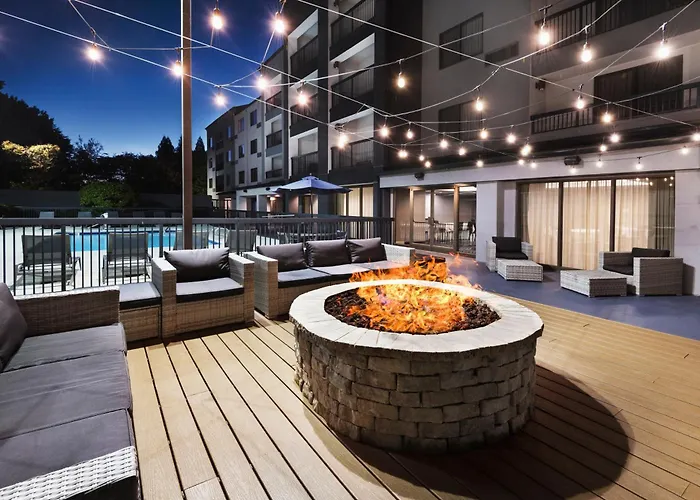 Courtyard By Marriott Burlington