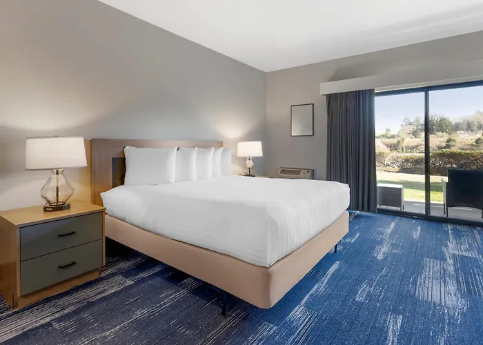 Edgewater Inn And Suites, An Ascend Collection Hotel