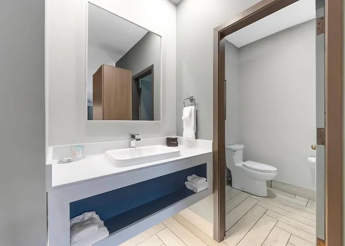 Edgewater Inn And Suites, An Ascend Collection Hotel