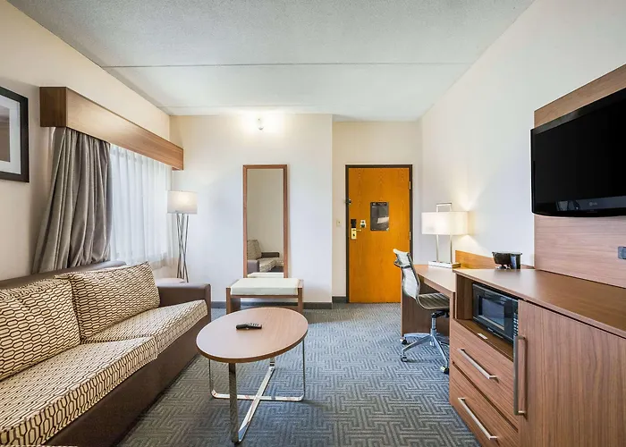 Quality Suites Lansing West
