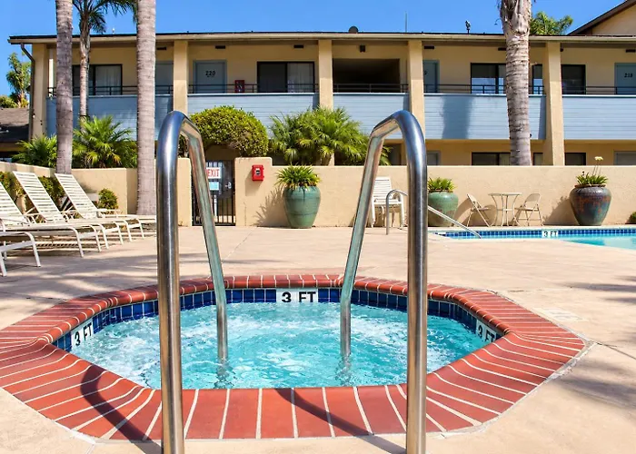 O'Cairns Inn And Suites