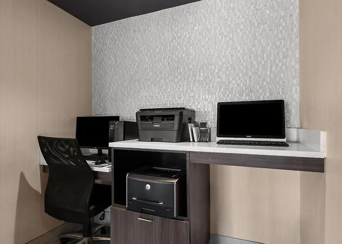 La Quinta Inn & Suites By Wyndham Jackson Airport - Pearl