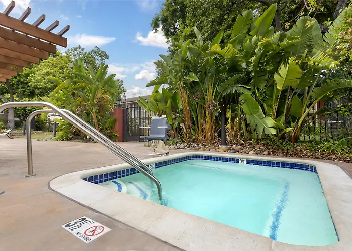 Best Western Plus Garden Court Inn