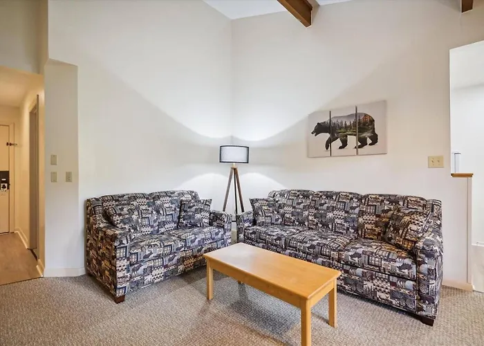202 Cedarbrook One Bedroom Queen Suite