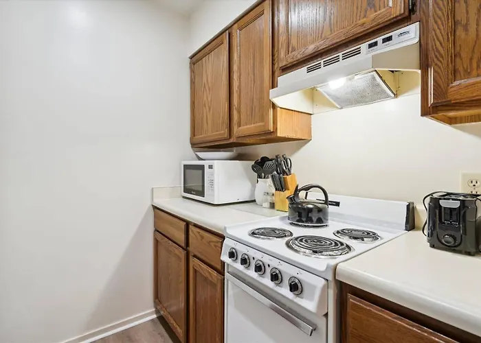 202 Cedarbrook One Bedroom Queen Suite