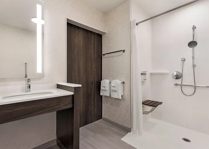 Holiday Inn Express & Suites Rhinelander By Ihg