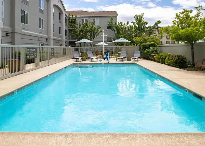 Hampton Inn & Suites Redding