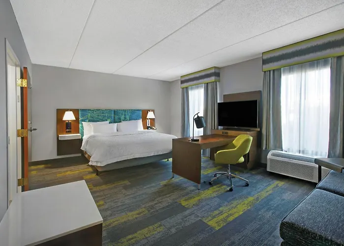 Hampton Inn & Suites Augusta West