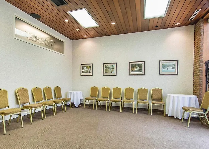 Quality Inn & Suites Charlottetown Downtown