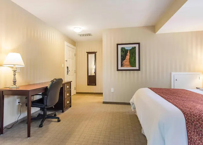 Quality Inn & Suites Charlottetown Downtown