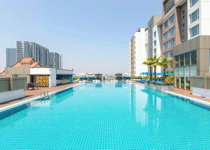 Novotel Yangon Max
