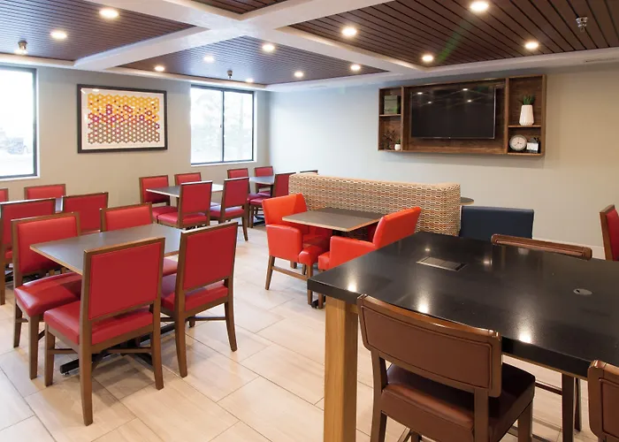 Holiday Inn Express & Suites - Worthington By Ihg