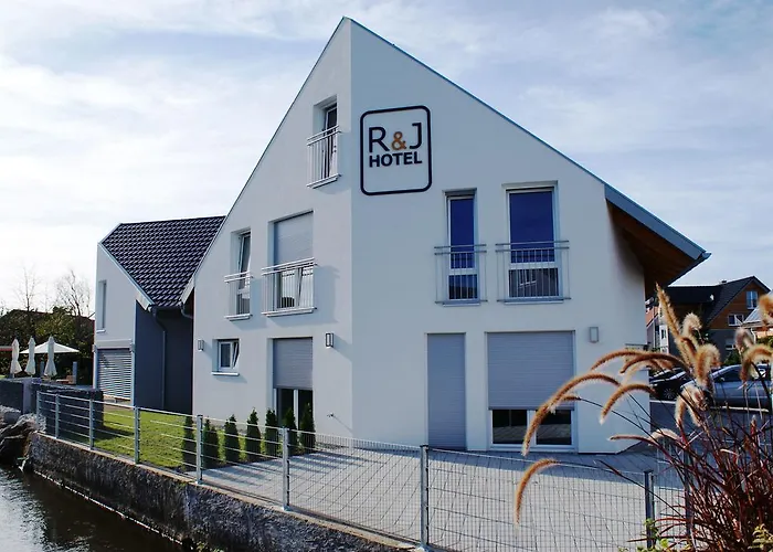 R & J Hotel